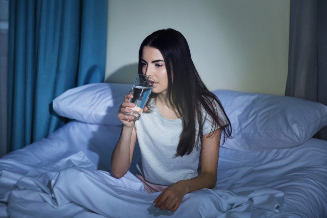 6 thói quen uống nước gây hại cho sức khỏe