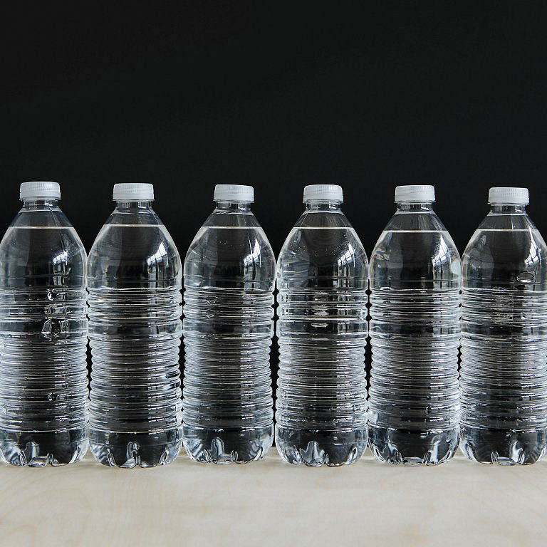2 sự thật về chai nhựa đựng nước sẽ khiến bạn hết hồn 1