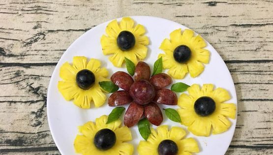 Cắm hoa bằng đĩa thủy tinh: mới lạ, độc đáo, tạo điểm nhấn