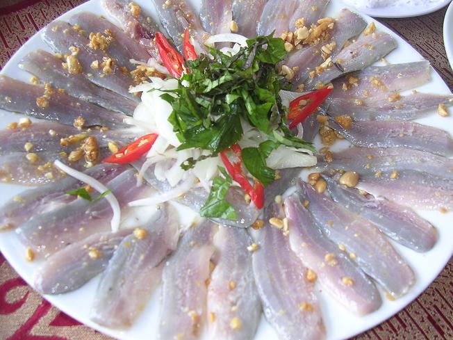 Gỏi cá chình – món ăn đặc trưng của người xứ Nẫu