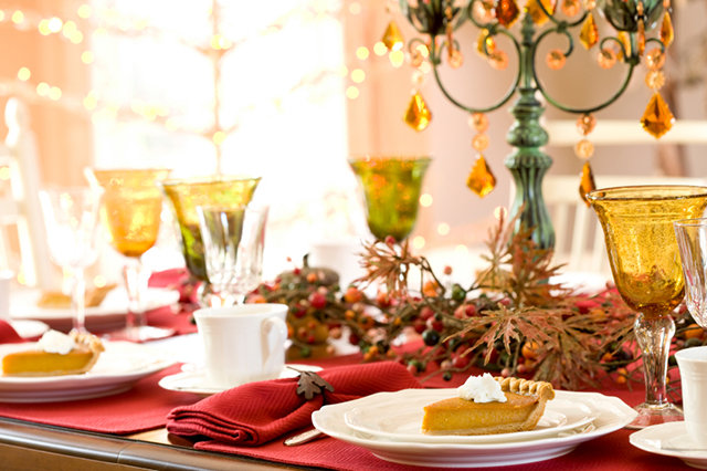 Trang trí bàn ăn Giáng sinh bằng đĩa thủy tinh cao cấp