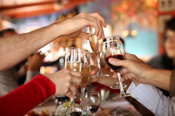 Thỏa sức “cụng ly” cho bữa tiệc thêm vui vầy cùng ly thủy tinh cao cấp