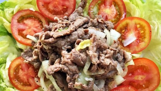 Nấu đậu phụ sốt cà chua và Salad trộn thịt bò - món đơn giản giảm cân